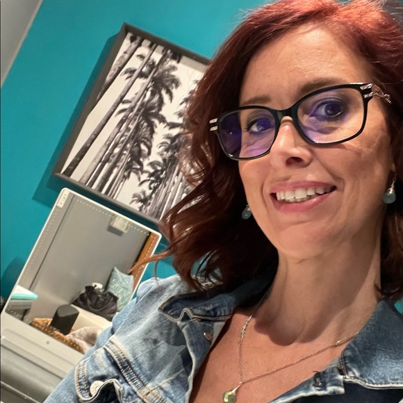 Meet your Posher, Chrissy - Picture 3 of 3